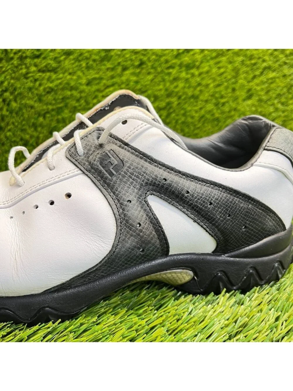 FootJoy Contour Series Mens Size 10 White Black Leather Outdoor Golf Cleats